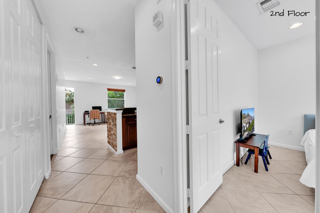 For Rent: $2,900 (3 beds, 3 baths, 1880 Square Feet)