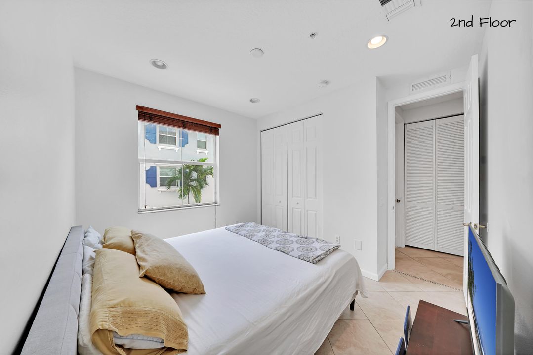 For Rent: $2,900 (3 beds, 3 baths, 1880 Square Feet)