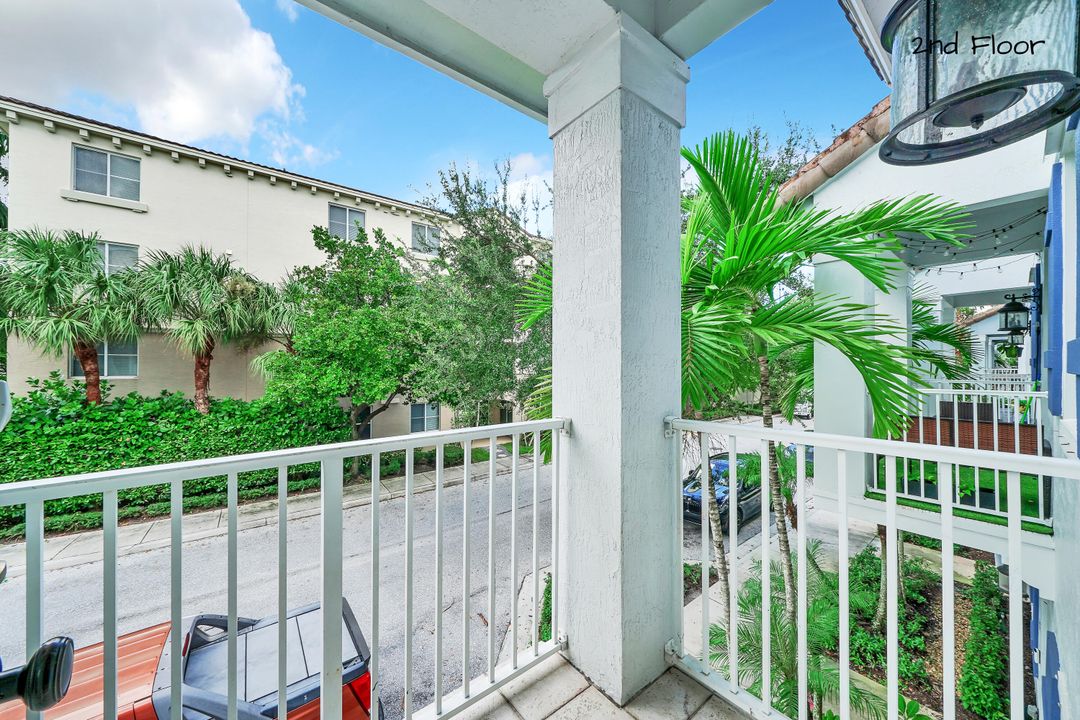 For Rent: $2,900 (3 beds, 3 baths, 1880 Square Feet)