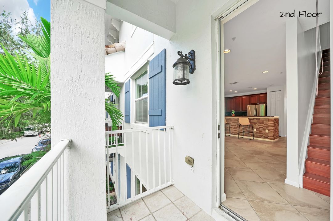 For Rent: $2,900 (3 beds, 3 baths, 1880 Square Feet)