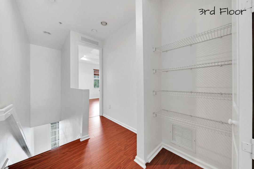 For Rent: $2,900 (3 beds, 3 baths, 1880 Square Feet)