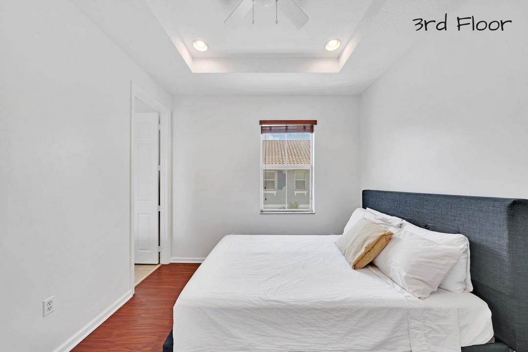 For Rent: $2,900 (3 beds, 3 baths, 1880 Square Feet)