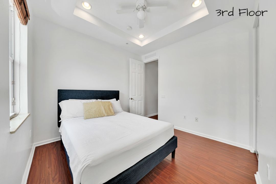 For Rent: $2,900 (3 beds, 3 baths, 1880 Square Feet)