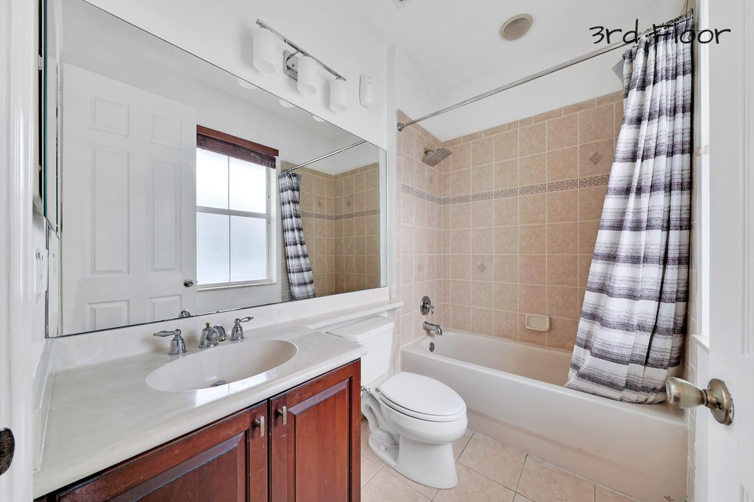 For Rent: $2,900 (3 beds, 3 baths, 1880 Square Feet)