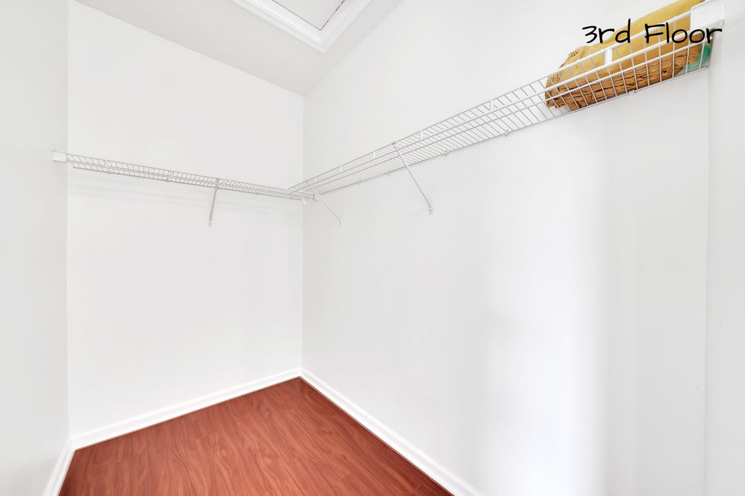 For Rent: $2,900 (3 beds, 3 baths, 1880 Square Feet)