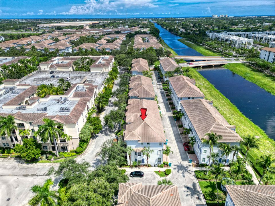 For Rent: $2,900 (3 beds, 3 baths, 1880 Square Feet)