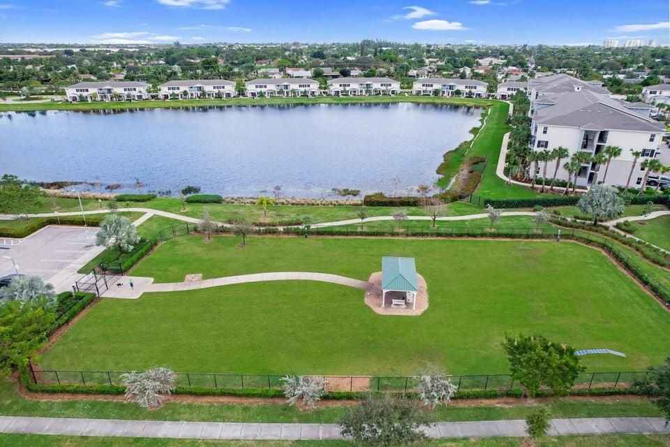 For Rent: $2,900 (3 beds, 3 baths, 1880 Square Feet)