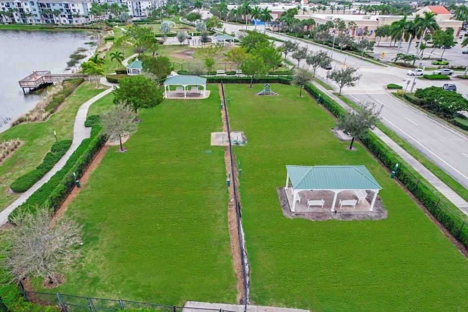 For Rent: $2,900 (3 beds, 3 baths, 1880 Square Feet)