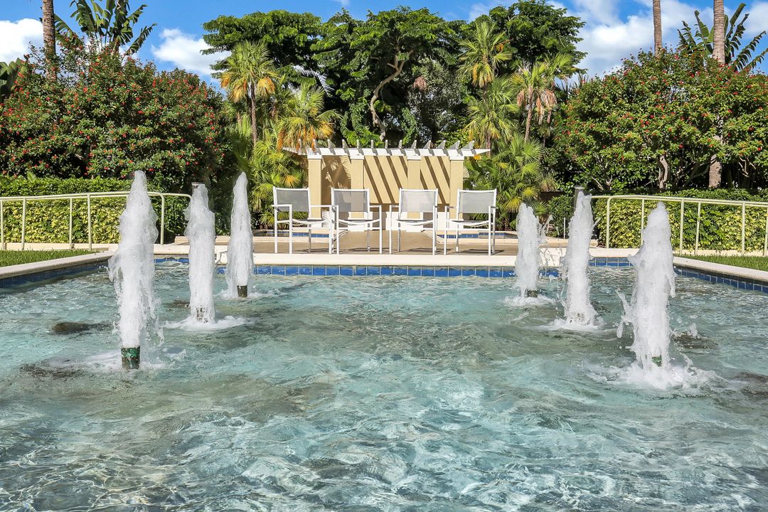 For Rent: $2,500 (1 beds, 1 baths, 884 Square Feet)