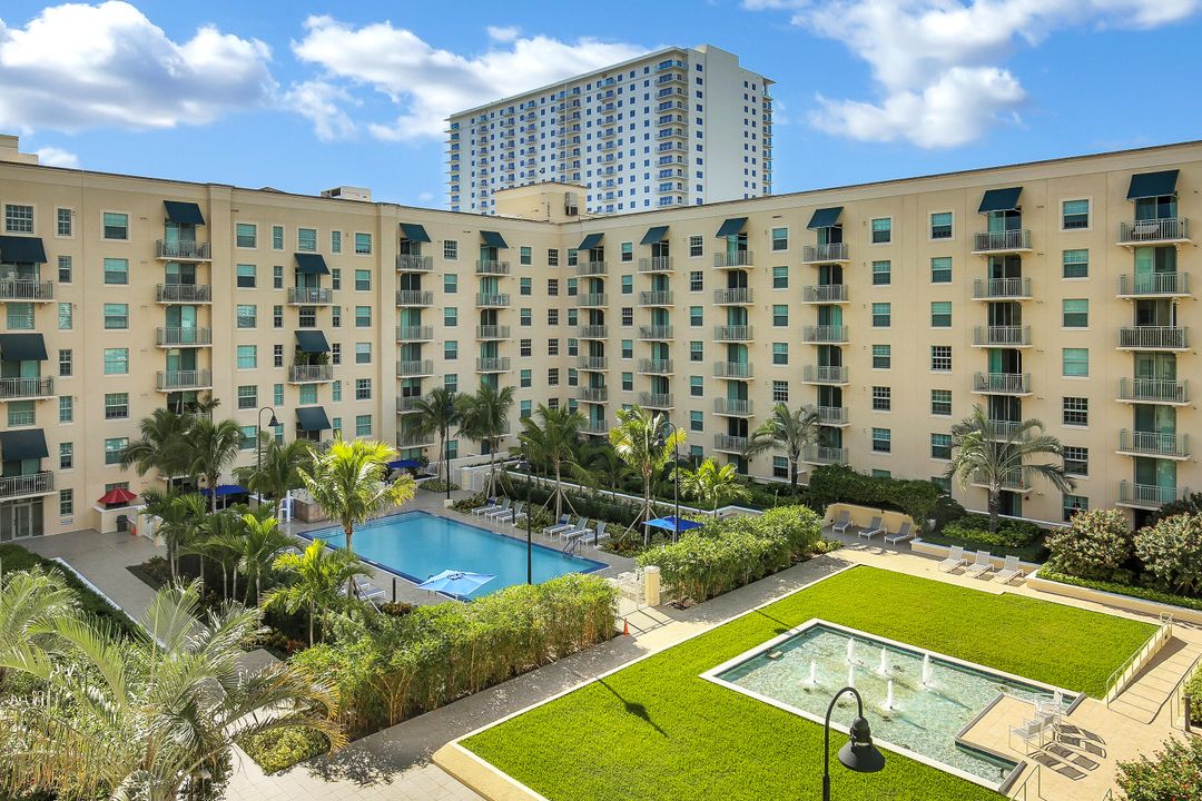 For Rent: $2,500 (1 beds, 1 baths, 884 Square Feet)