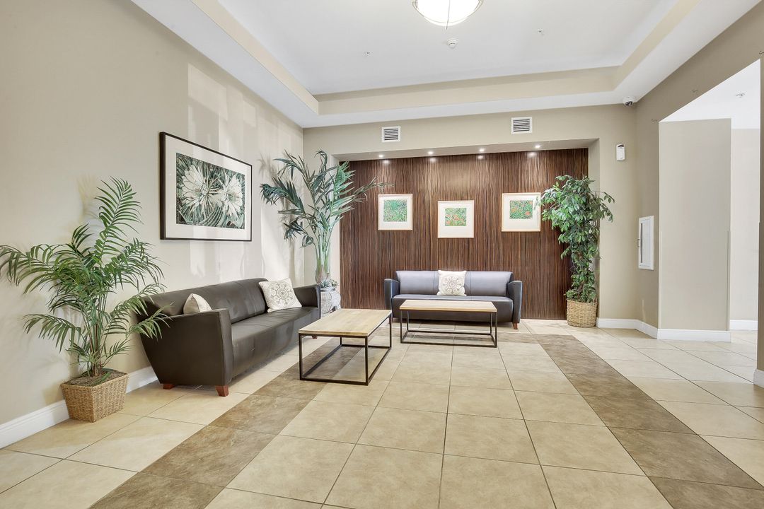 For Rent: $2,500 (1 beds, 1 baths, 884 Square Feet)