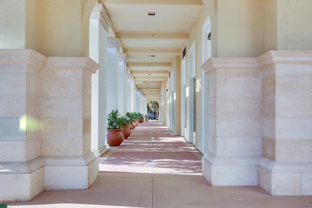 For Rent: $2,500 (1 beds, 1 baths, 884 Square Feet)