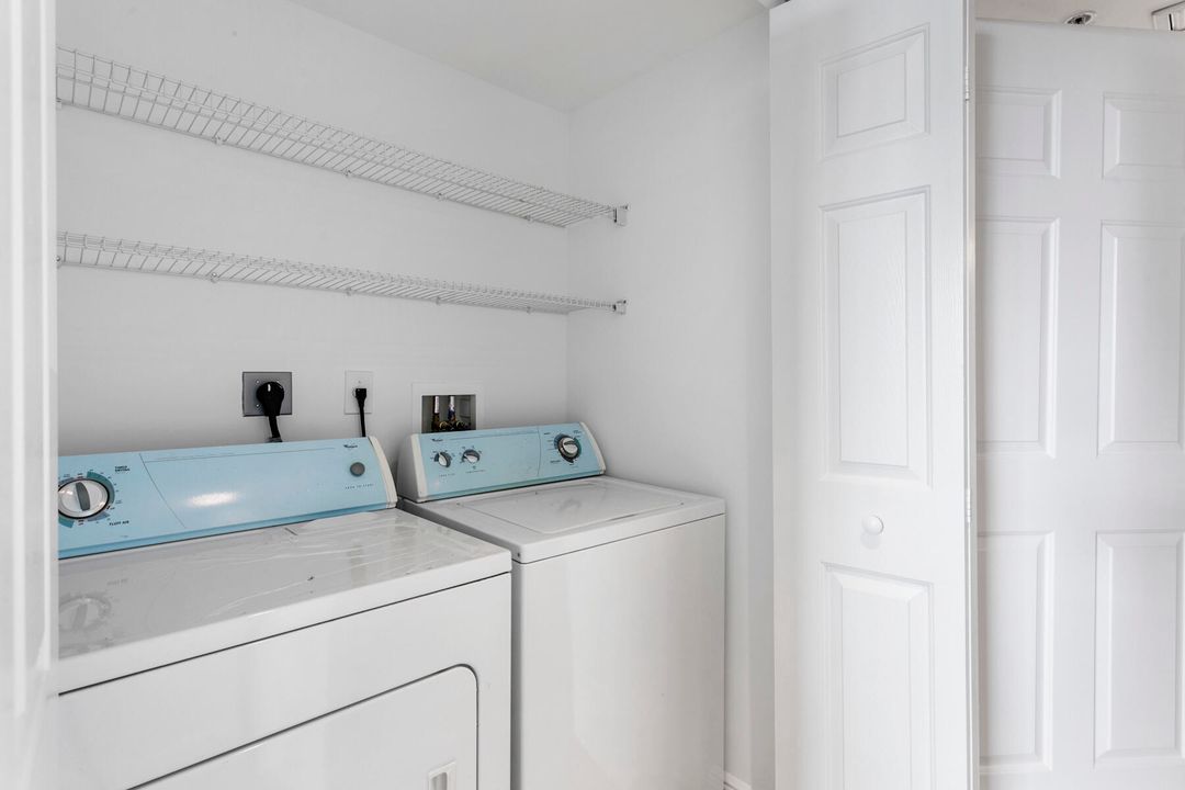 For Rent: $2,500 (1 beds, 1 baths, 884 Square Feet)