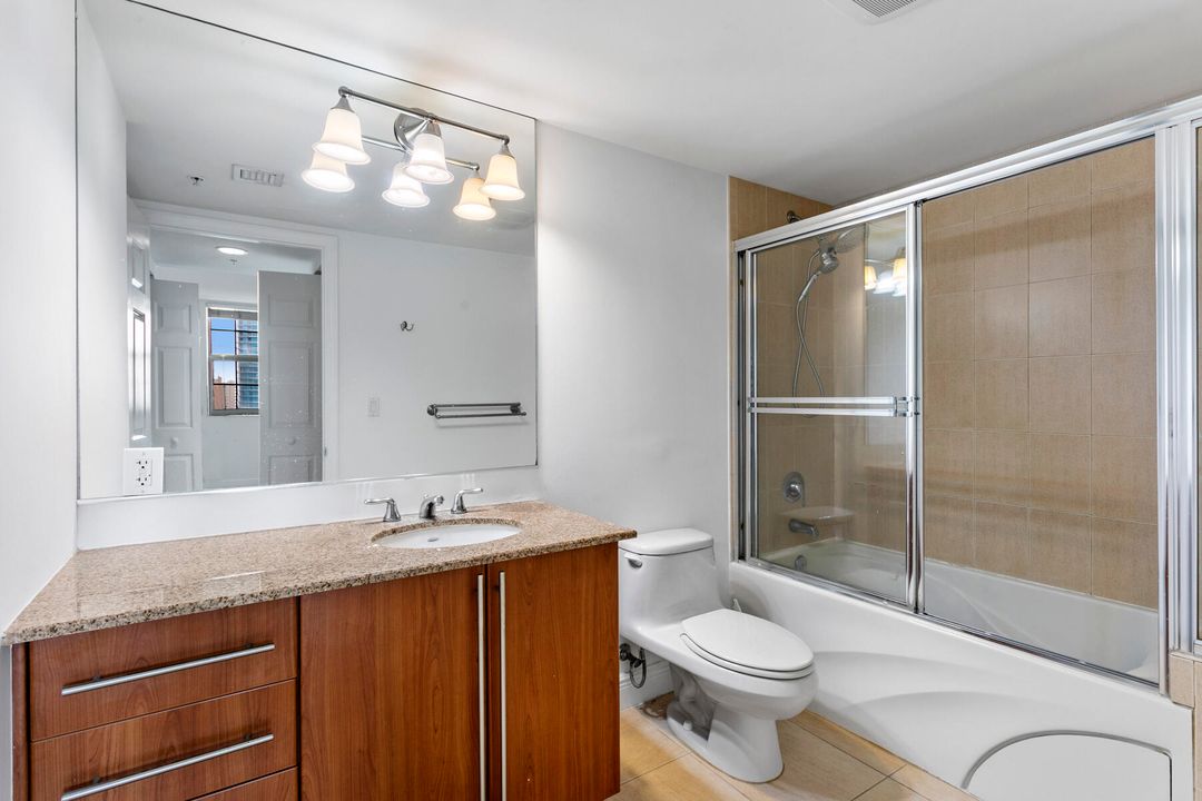 For Rent: $2,500 (1 beds, 1 baths, 884 Square Feet)