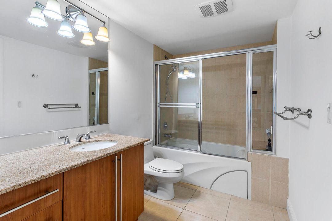 For Rent: $2,500 (1 beds, 1 baths, 884 Square Feet)