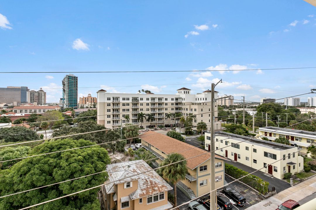 For Rent: $2,500 (1 beds, 1 baths, 884 Square Feet)