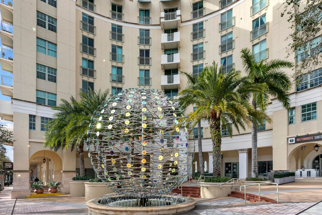 For Rent: $2,500 (1 beds, 1 baths, 884 Square Feet)