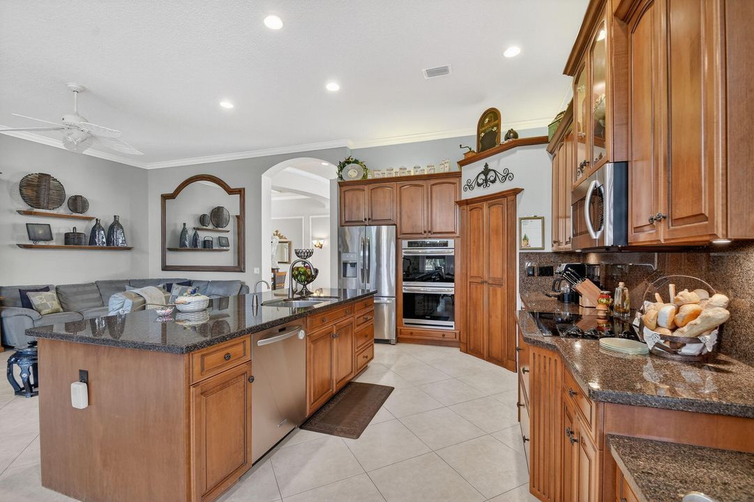 For Sale: $599,000 (3 beds, 2 baths, 2320 Square Feet)