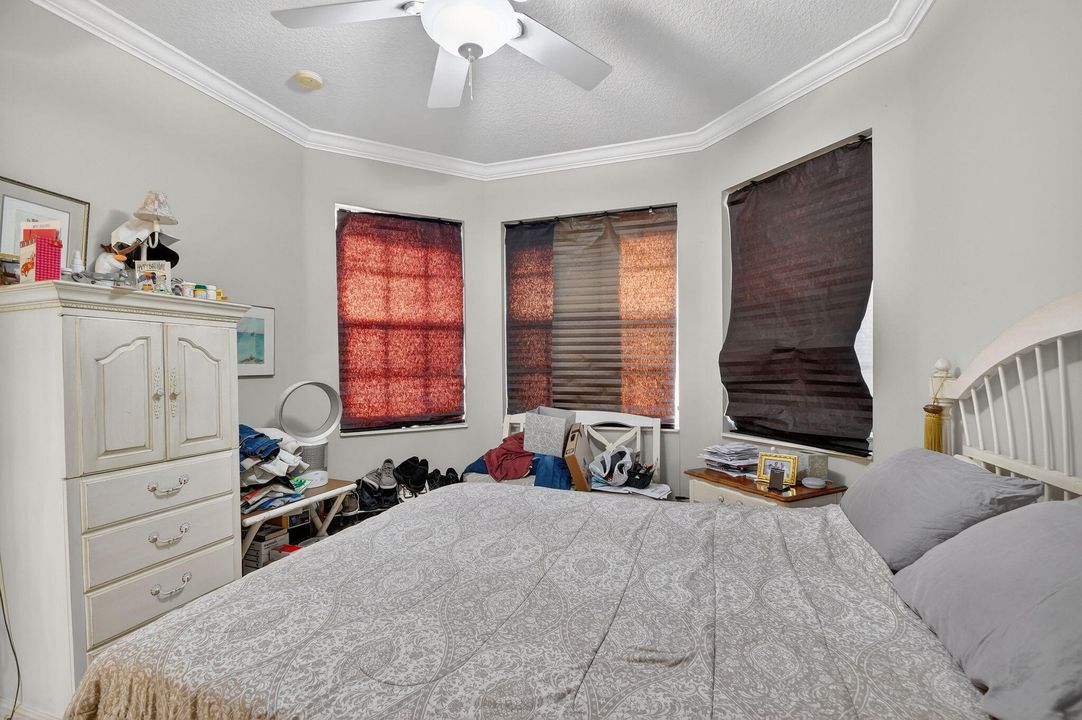 For Sale: $599,000 (3 beds, 2 baths, 2320 Square Feet)