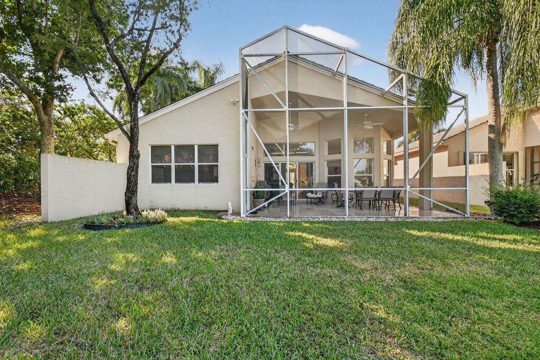 For Sale: $599,000 (3 beds, 2 baths, 2320 Square Feet)