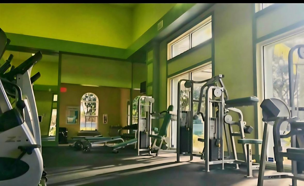 For Sale: $234,999 (1 beds, 1 baths, 692 Square Feet)