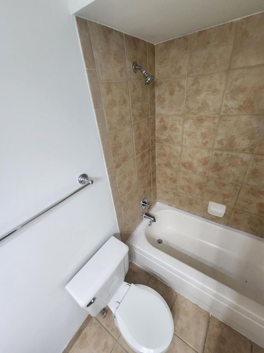 For Sale: $234,999 (1 beds, 1 baths, 692 Square Feet)