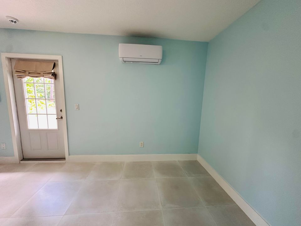 For Rent: $1,600 (1 beds, 1 baths, 380 Square Feet)