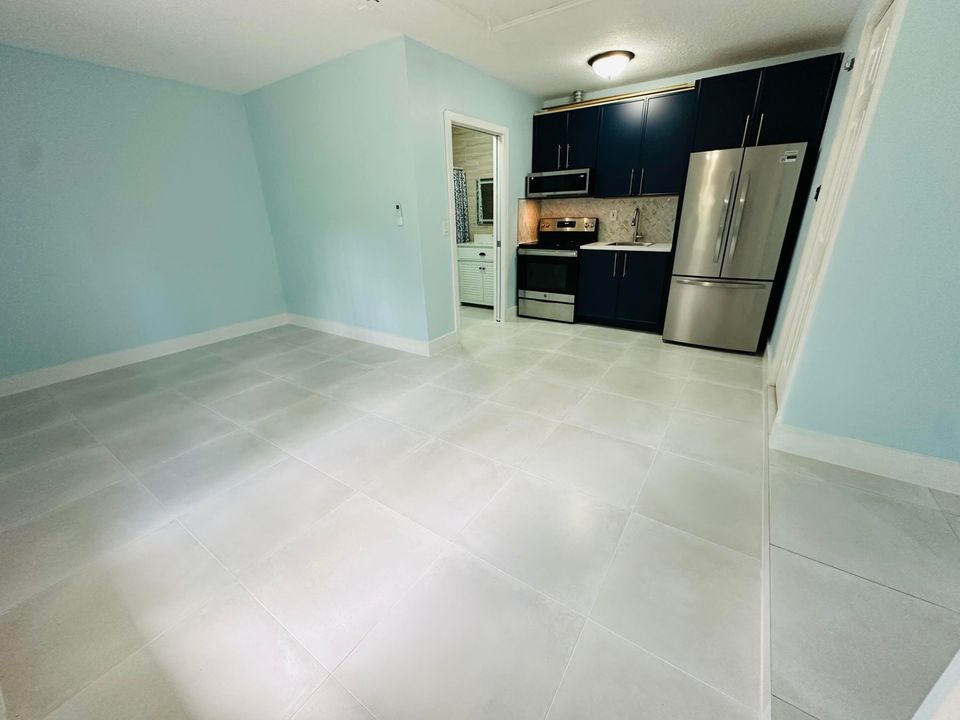 For Rent: $1,600 (1 beds, 1 baths, 380 Square Feet)