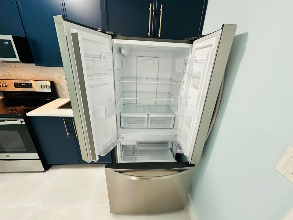 For Rent: $1,600 (1 beds, 1 baths, 380 Square Feet)