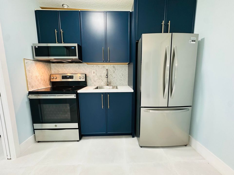 For Rent: $1,600 (1 beds, 1 baths, 380 Square Feet)