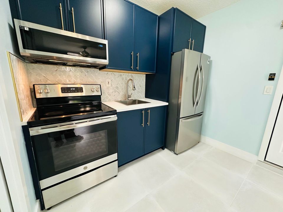 For Rent: $1,600 (1 beds, 1 baths, 380 Square Feet)