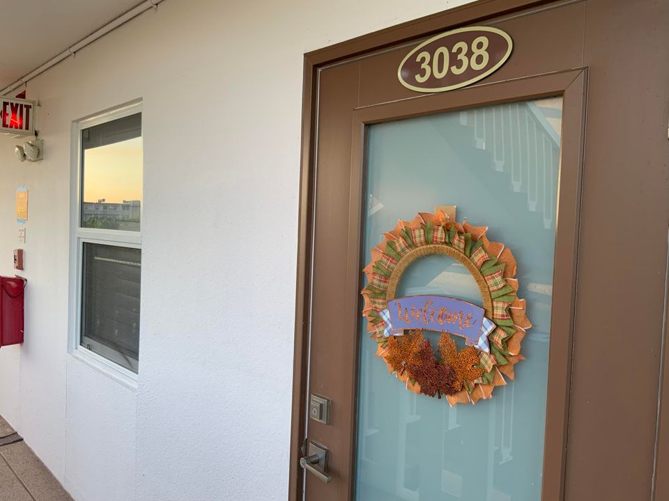 For Sale: $175,000 (2 beds, 1 baths, 861 Square Feet)