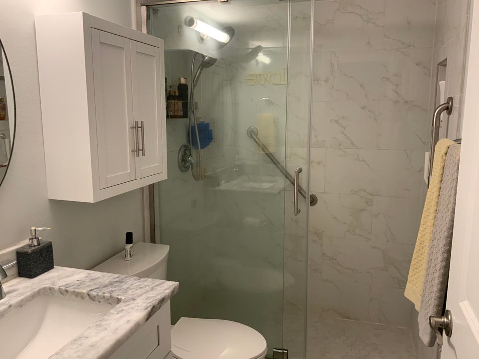 For Sale: $175,000 (2 beds, 1 baths, 861 Square Feet)