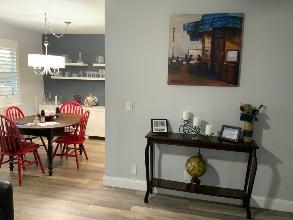 For Sale: $175,000 (2 beds, 1 baths, 861 Square Feet)