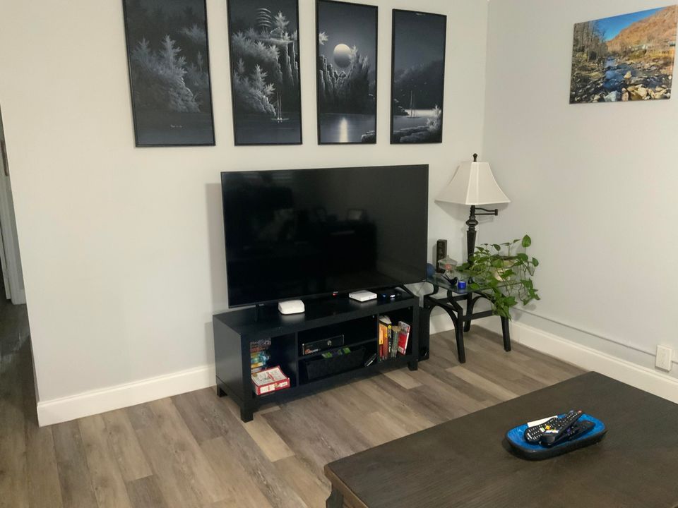 For Sale: $175,000 (2 beds, 1 baths, 861 Square Feet)