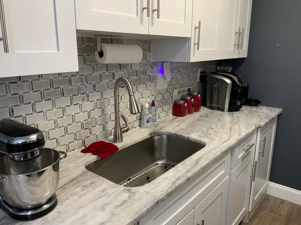 For Sale: $175,000 (2 beds, 1 baths, 861 Square Feet)