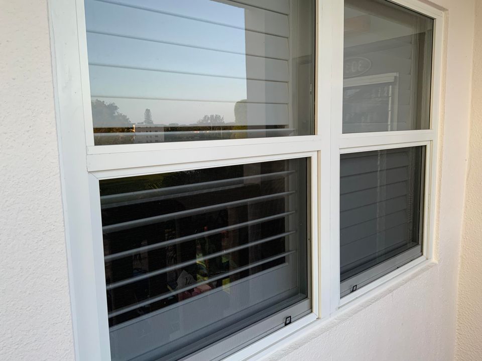 For Sale: $175,000 (2 beds, 1 baths, 861 Square Feet)