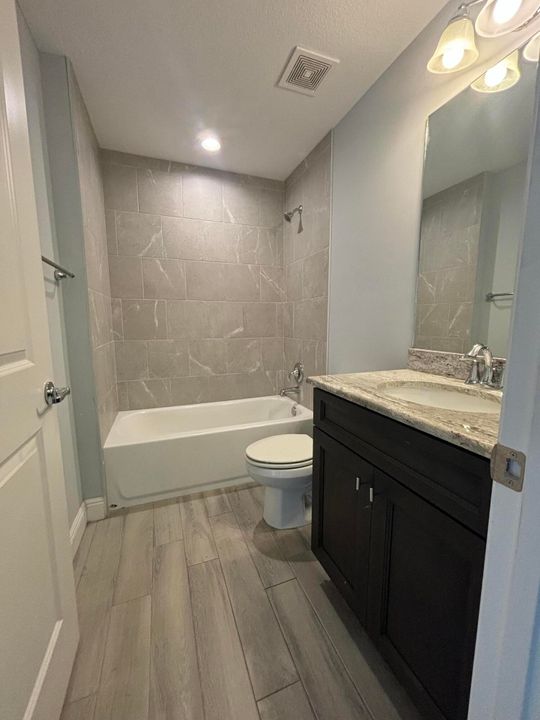 出租: $3,500 (4 贝兹, 3 浴室, 2437 平方英尺)