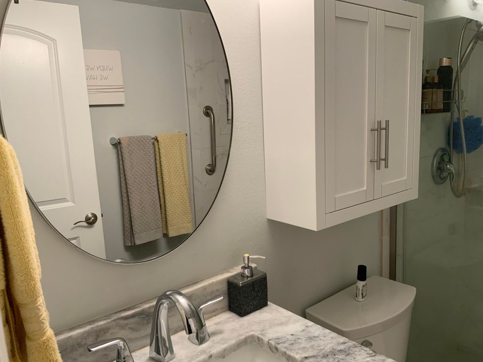 For Sale: $175,000 (2 beds, 1 baths, 861 Square Feet)