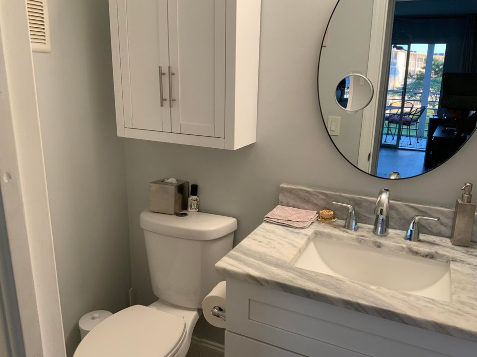 For Sale: $175,000 (2 beds, 1 baths, 861 Square Feet)