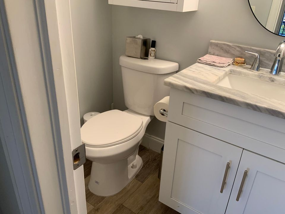 For Sale: $175,000 (2 beds, 1 baths, 861 Square Feet)