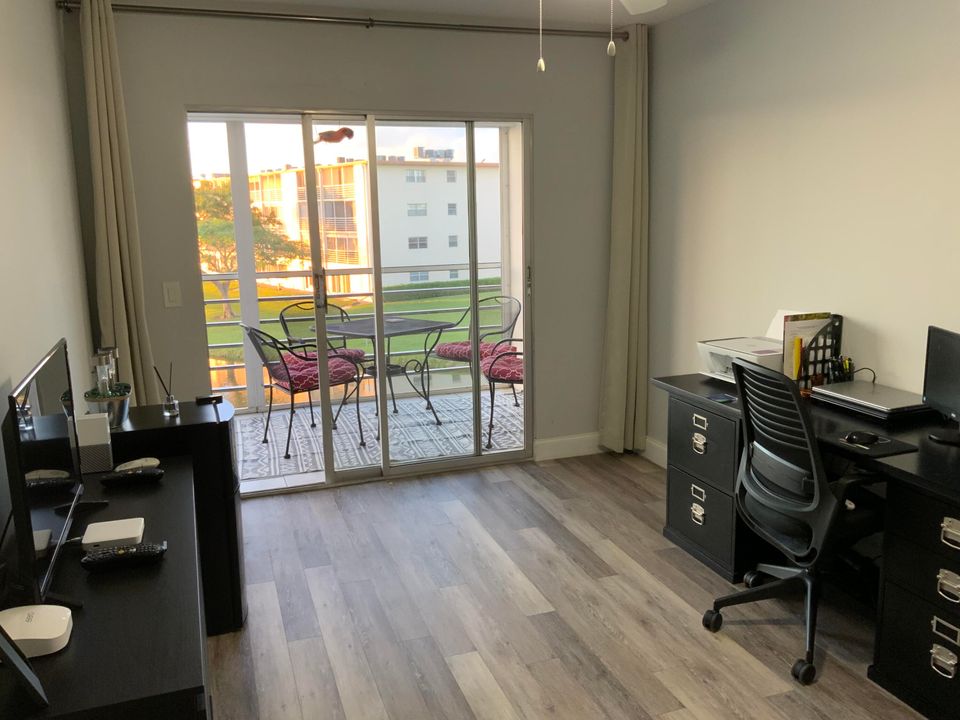 For Sale: $175,000 (2 beds, 1 baths, 861 Square Feet)