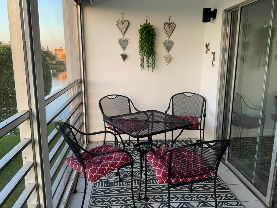 For Sale: $175,000 (2 beds, 1 baths, 861 Square Feet)