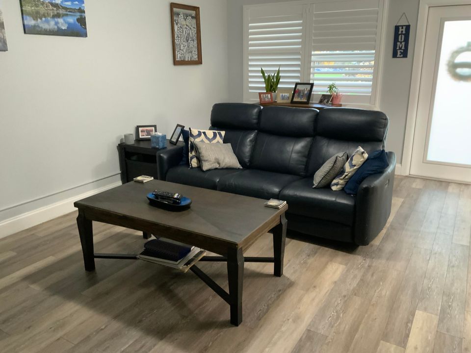 For Sale: $175,000 (2 beds, 1 baths, 861 Square Feet)