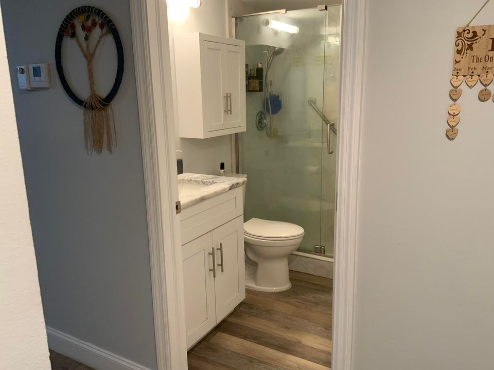 For Sale: $175,000 (2 beds, 1 baths, 861 Square Feet)