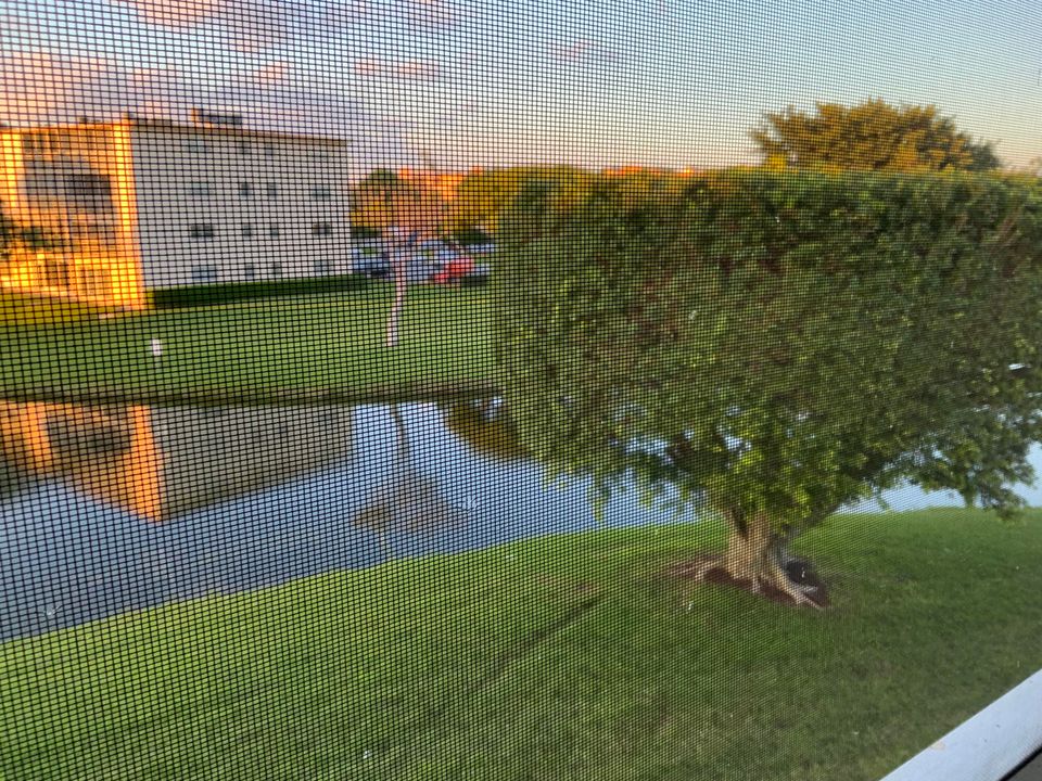 For Sale: $175,000 (2 beds, 1 baths, 861 Square Feet)