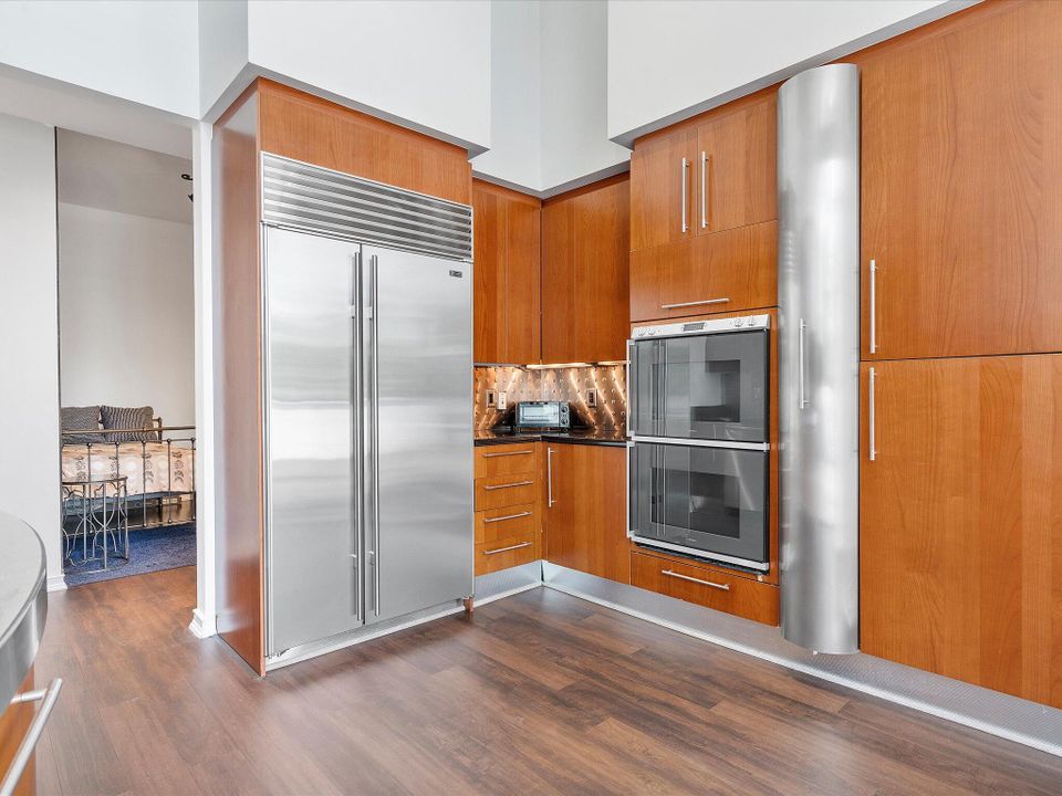 For Sale: $3,199,000 (3 beds, 3 baths, 2141 Square Feet)