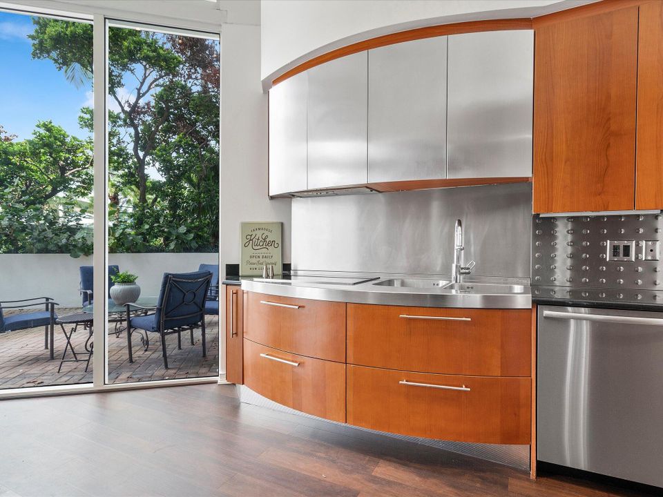 For Sale: $3,199,000 (3 beds, 3 baths, 2141 Square Feet)