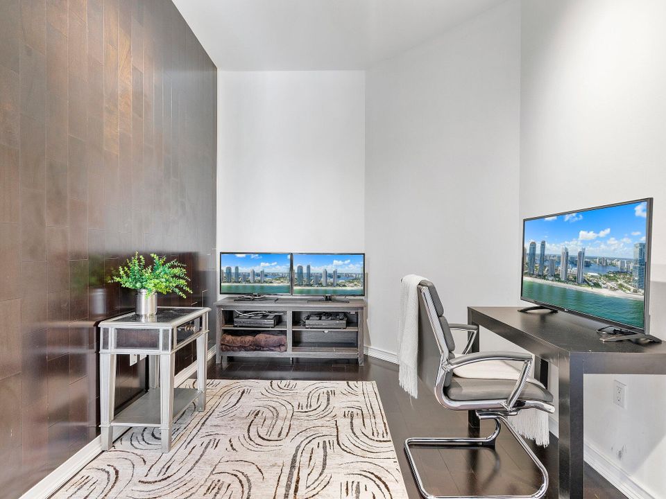 For Sale: $3,199,000 (3 beds, 3 baths, 2141 Square Feet)