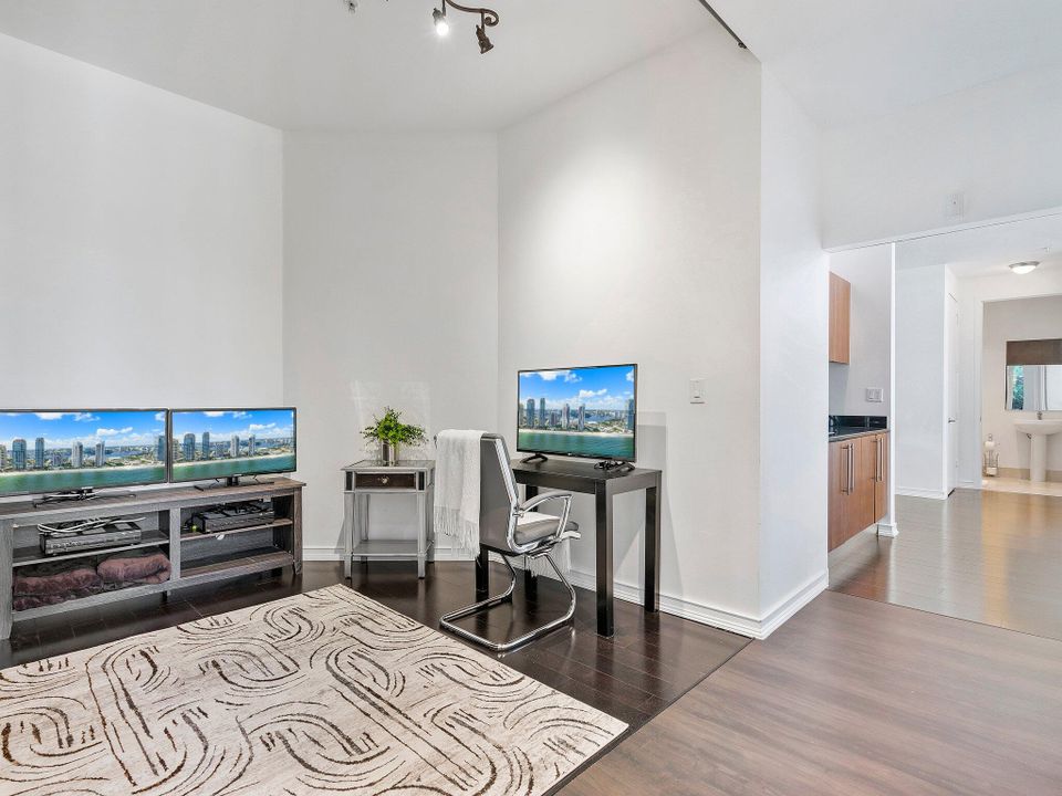 For Sale: $3,199,000 (3 beds, 3 baths, 2141 Square Feet)